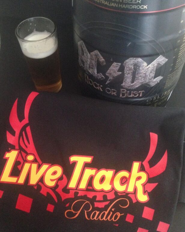 ¿Por qué una radio online? - LiveTrack RADIO La Casa del Rock And Roll streaming de rock en vivo
